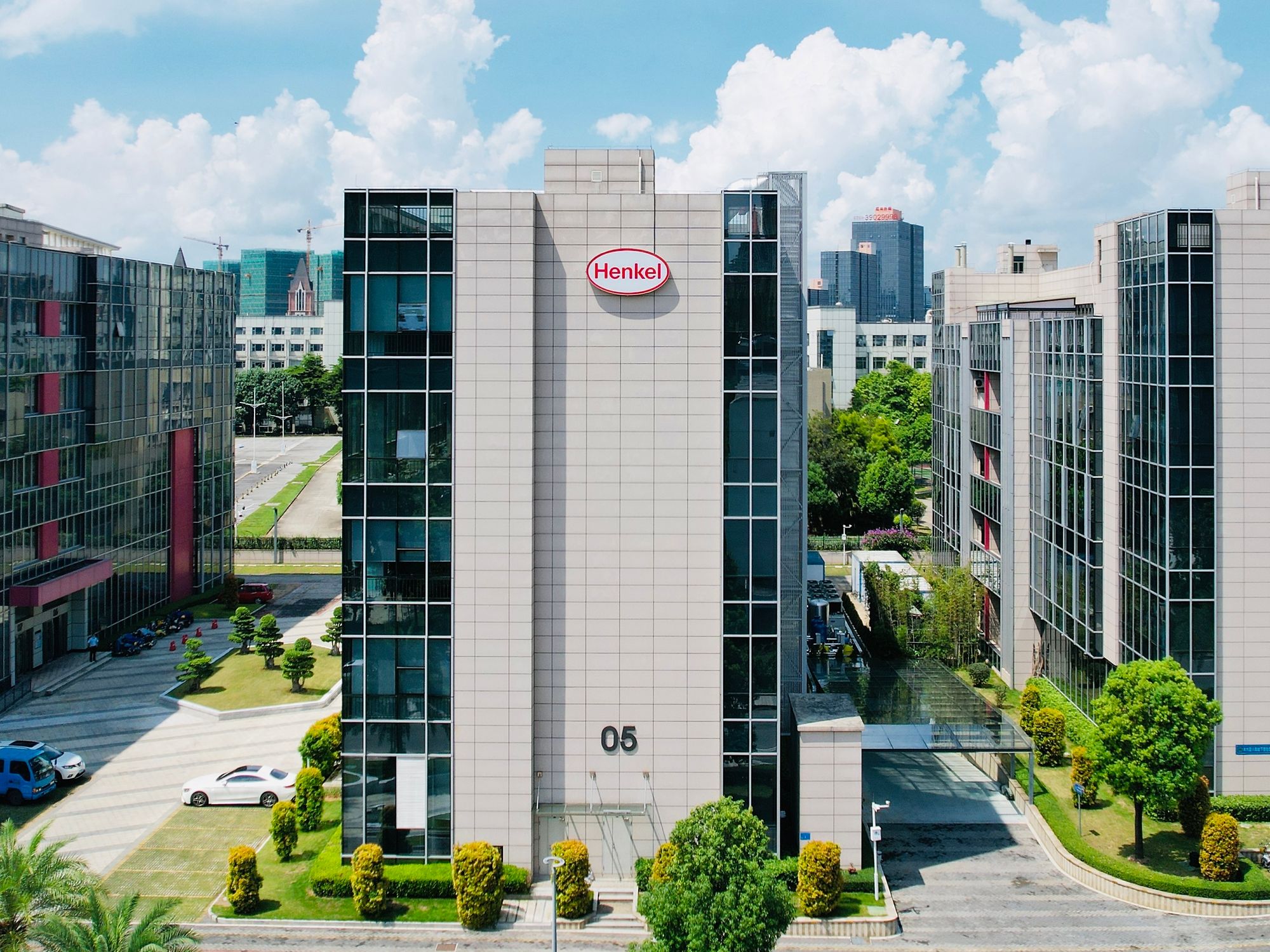 WFS资讯丨汉高一季度粘合剂营收超212亿元，拟投资8.7亿元建设烟台高端胶粘剂项目；巴斯夫携手彤程新材布局在华新材料研发