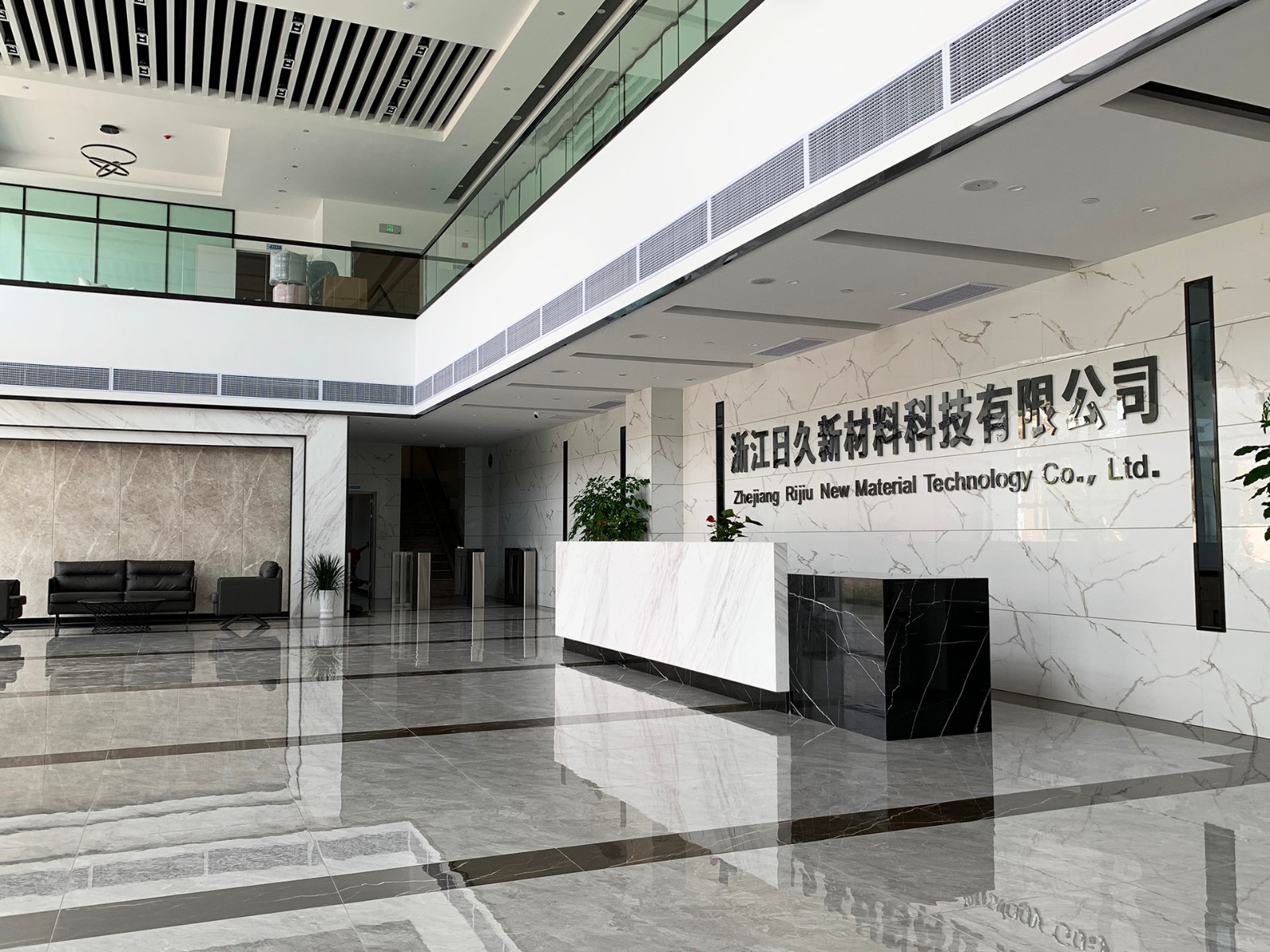 展商动态丨日久光电2A/3A光学膜在折叠屏及车载显示应用已进入客户验证阶段